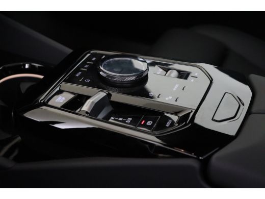 BMW i5 eDrive40 M Sport / Panoramadak / Trekhaak / Stoelventilatie / Bowers & Wilkins / M Sportonderstel... ActivLease financial lease