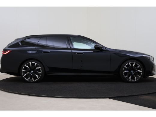 BMW i5 eDrive40 M Sport / Panoramadak / Trekhaak / Stoelventilatie / Bowers & Wilkins / M Sportonderstel... ActivLease financial lease