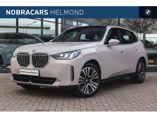 BMW X3 30e xDrive Automaat / Panoramadak / Trekhaak / Sportstoelen / Achteruitrijcamera / Comfort Access...