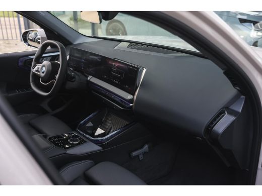 BMW X3 30e xDrive Automaat / Panoramadak / Trekhaak / Sportstoelen / Achteruitrijcamera / Comfort Access... ActivLease financial lease