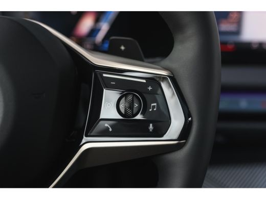 BMW X3 30e xDrive Automaat / Panoramadak / Trekhaak / Sportstoelen / Achteruitrijcamera / Comfort Access... ActivLease financial lease