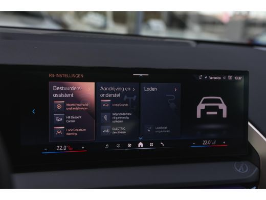 BMW X3 30e xDrive Automaat / Panoramadak / Trekhaak / Sportstoelen / Achteruitrijcamera / Comfort Access... ActivLease financial lease