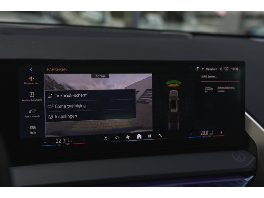 BMW X3 30e xDrive Automaat / Panoramadak / Trekhaak / Sportstoelen / Achteruitrijcamera / Comfort Access... ActivLease financial lease