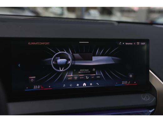 BMW X3 30e xDrive Automaat / Panoramadak / Trekhaak / Sportstoelen / Achteruitrijcamera / Comfort Access... ActivLease financial lease