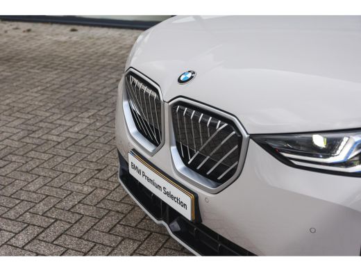 BMW X3 30e xDrive Automaat / Panoramadak / Trekhaak / Sportstoelen / Achteruitrijcamera / Comfort Access... ActivLease financial lease