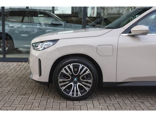 BMW X3 30e xDrive Automaat / Panoramadak / Trekhaak / Sportstoelen / Achteruitrijcamera / Comfort Access... ActivLease financial lease
