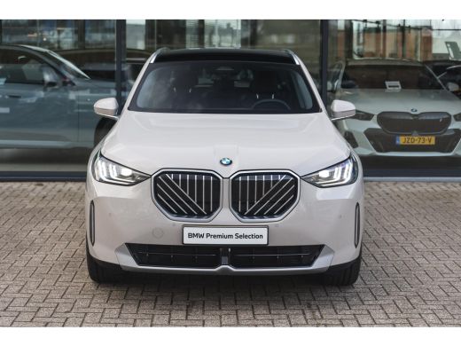 BMW X3 30e xDrive Automaat / Panoramadak / Trekhaak / Sportstoelen / Achteruitrijcamera / Comfort Access... ActivLease financial lease