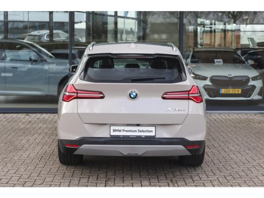 BMW X3 30e xDrive Automaat / Panoramadak / Trekhaak / Sportstoelen / Achteruitrijcamera / Comfort Access... ActivLease financial lease
