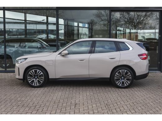 BMW X3 30e xDrive Automaat / Panoramadak / Trekhaak / Sportstoelen / Achteruitrijcamera / Comfort Access... ActivLease financial lease