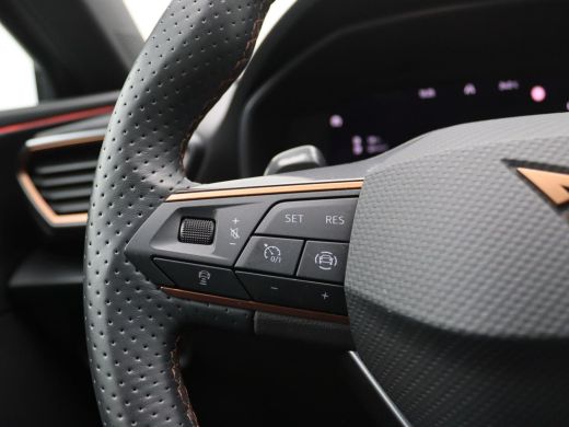 CUPRA Leon Sportstourer 1.4 e-Hybrid VZ Performance 245PK DSG SOH 97%, Achteruitrijcamera, Adaptieve Cruise Control, Keyl... ActivLease financial lease