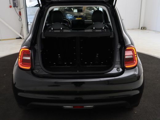 Fiat 500e Icon 42 kWh | 3 Fase | Stoelverwarming | Camera | Carplay | Navigatie | Full LED | Climate contro... ActivLease financial lease