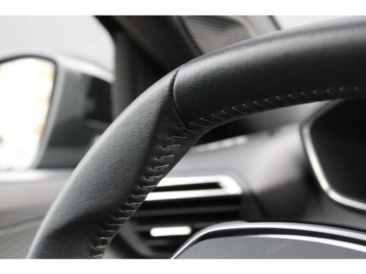 Peugeot 2008 1.2 Hybrid 136 Allure | Automaat | Navi by app | Apple carplay | Parkeersensoren | Mild Hybrid | ... ActivLease financial lease