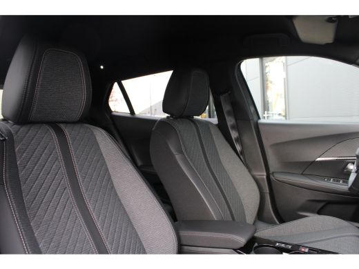 Peugeot 2008 1.2 Hybrid 136 Allure | Automaat | Navi by app | Apple carplay | Parkeersensoren | Mild Hybrid | ... ActivLease financial lease