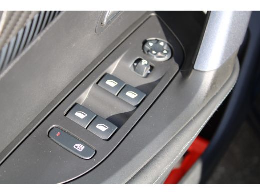 Peugeot 2008 1.2 PureTech Blue Lease Allure | Navigatie | Camera | Apple carplay | 3D Instrumentenpaneel | 41... ActivLease financial lease