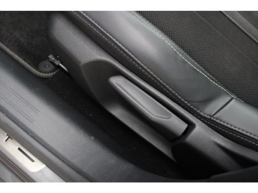 Peugeot 208 1.2 PureTech GT Pack | Navigatie | Camera | Panoramadak | Stoelverwarming | Alcantara | Full LED | ActivLease financial lease