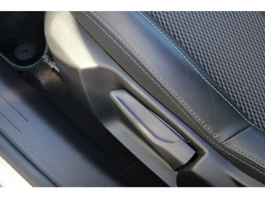 Peugeot 208 Hybrid 100 e-DCS6 GT | Automaat | Navi by app | Apple carplay | Camera | Full LED | Mild Hybrid | ActivLease financial lease