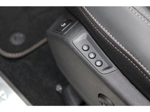 Peugeot 5008 1.2 PureTech Blue Lease GT | Automaat | Navigatie | Camera | Focal | Massage | Stoelverwarming | ... ActivLease financial lease