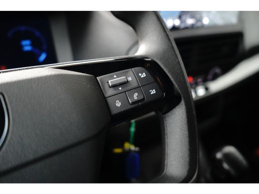 Peugeot Expert L3H1 2.0D 140PK Betimmering | Airco | Achteruitrijcamera | Cruise control | Navi by app | Apple c... ActivLease financial lease