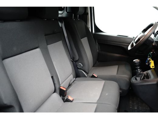 Peugeot Expert L3H1 2.0D 140PK Betimmering | Airco | Achteruitrijcamera | Cruise control | Navi by app | Apple c... ActivLease financial lease