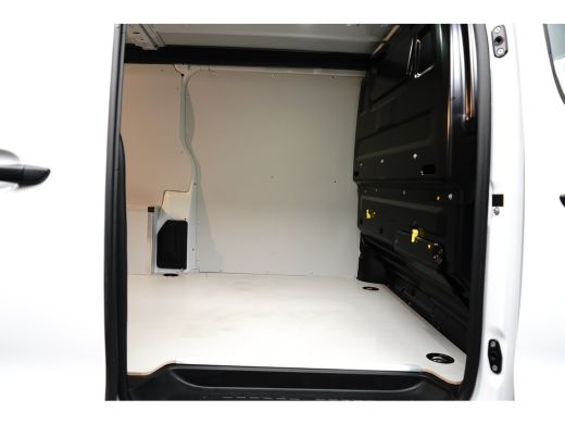 Peugeot Expert L3H1 2.0D 140PK Betimmering | Airco | Achteruitrijcamera | Cruise control | Navi by app | Apple c... ActivLease financial lease