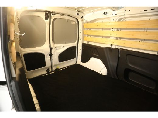 Peugeot Partner 1.2 PureTech 111PK | Benzine | Airco | Cruise | Carplay ActivLease financial lease