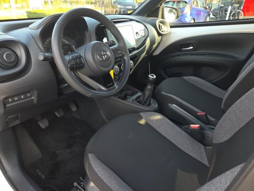 Toyota Aygo 1.0 VVT-i MT Play | Apple CarPlay | Parkeercamera | Rijklaar incl. garantie | ActivLease financial lease