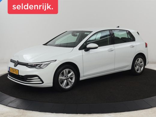 Volkswagen Golf 1.0 eTSI Life | Carplay | Sfeerverlichting | Adaptive cruise | Navigatie | Parkeerhulp | Full LED...