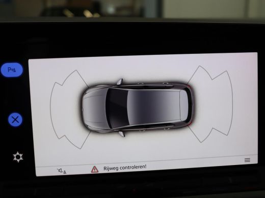 Volkswagen Golf 1.0 eTSI Life | Carplay | Sfeerverlichting | Adaptive cruise | Navigatie | Parkeerhulp | Full LED... ActivLease financial lease