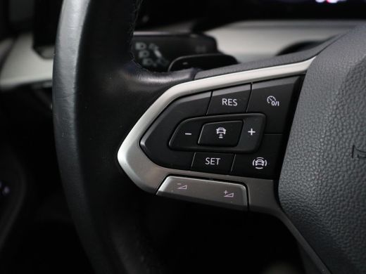 Volkswagen Golf 1.0 eTSI Life | Carplay | Sfeerverlichting | Adaptive cruise | Navigatie | Parkeerhulp | Full LED... ActivLease financial lease