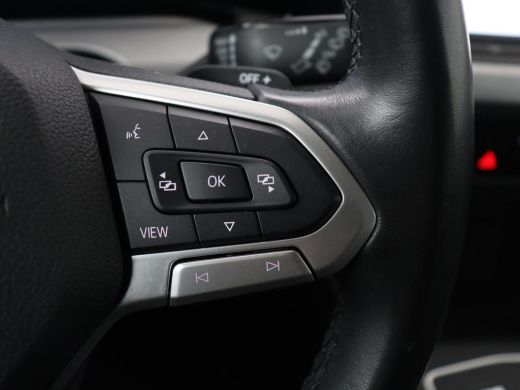 Volkswagen Golf 1.0 eTSI Life | Carplay | Sfeerverlichting | Adaptive cruise | Navigatie | Parkeerhulp | Full LED... ActivLease financial lease