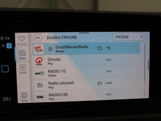 Volkswagen Golf 1.0 eTSI Life | Carplay | Sfeerverlichting | Adaptive cruise | Navigatie | Parkeerhulp | Full LED... ActivLease financial lease