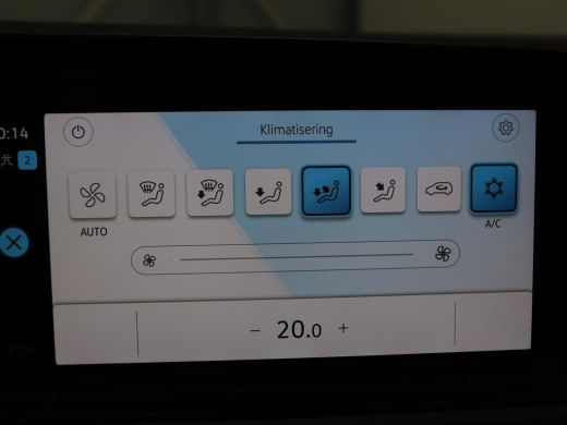 Volkswagen Golf 1.0 eTSI Life | Carplay | Sfeerverlichting | Adaptive cruise | Navigatie | Parkeerhulp | Full LED... ActivLease financial lease