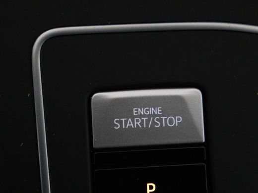 Volkswagen Golf 1.0 eTSI Life | Carplay | Sfeerverlichting | Adaptive cruise | Navigatie | Parkeerhulp | Full LED... ActivLease financial lease