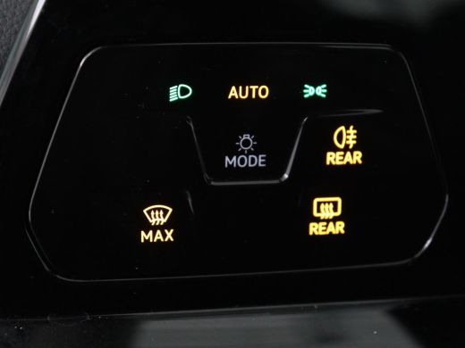 Volkswagen Golf 1.0 eTSI Life | Carplay | Sfeerverlichting | Adaptive cruise | Navigatie | Parkeerhulp | Full LED... ActivLease financial lease