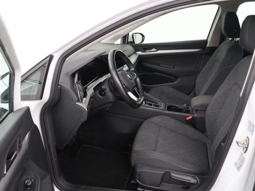 Volkswagen Golf 1.0 eTSI Life | Carplay | Sfeerverlichting | Adaptive cruise | Navigatie | Parkeerhulp | Full LED... ActivLease financial lease