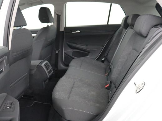 Volkswagen Golf 1.0 eTSI Life | Carplay | Sfeerverlichting | Adaptive cruise | Navigatie | Parkeerhulp | Full LED... ActivLease financial lease