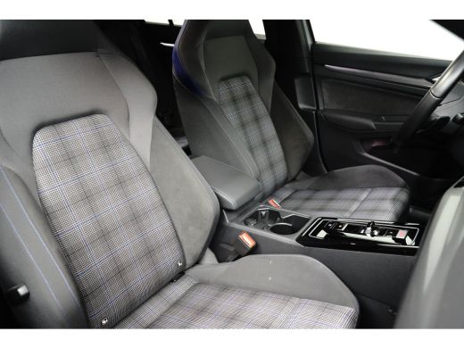 Volkswagen Golf 1.4 eHybrid GTE 245pk DSG/AUTO | Camera achter | Navigatie | Adaptief cruise control | Navigatie ... ActivLease financial lease