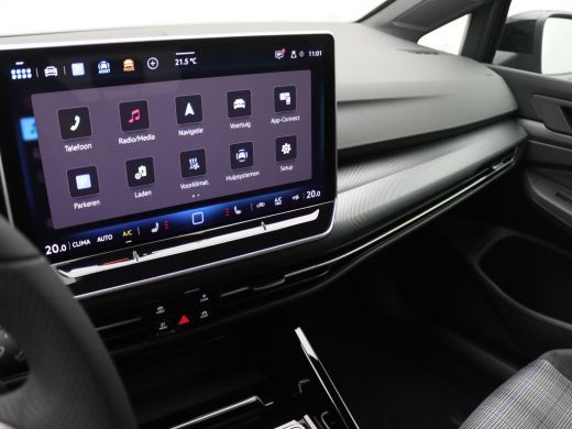 Volkswagen Golf 1.5 eHybrid GTE 272PK DSG Trekhaak wegklapbaar, Head-up Display, Panoramadak, Area View, 18" Cata... ActivLease financial lease