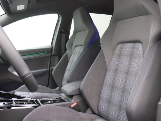 Volkswagen Golf 1.5 eHybrid GTE 272PK DSG Trekhaak wegklapbaar, Head-up Display, Panoramadak, Area View, 18" Cata... ActivLease financial lease