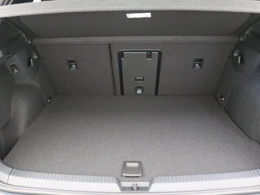 Volkswagen Golf 1.5 eHybrid GTE 272PK DSG Trekhaak wegklapbaar, Head-up Display, Panoramadak, Area View, 18" Cata... ActivLease financial lease