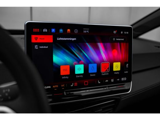 Volkswagen ID.3 Pro Business 59 kWh | Achterbank in delen neerklapbaar | Achteruitrijcamera | Actieve noodgeval a... ActivLease financial lease