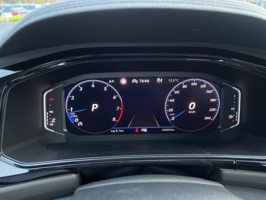 Volkswagen T-Roc 1.5 TSI R-Line Business | Pano | Vol! | | 150Pk | Automaat | ActivLease financial lease