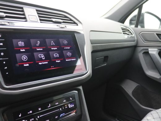 Volkswagen Tiguan 1.4 TSI eHybrid R-Line Business+ 245PK DSG SOH 91%, Trekhaak, Black Style, 19" LM Velgen, Keyless... ActivLease financial lease