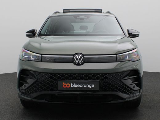Volkswagen Tiguan 1.5 eHybrid R-Line Edition 272PK DSG Pano-Schuifdak, Black Style, Trekhaak, 20" LM Velgen, Head-U... ActivLease financial lease