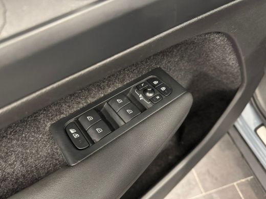 Volvo  C40 Single Motor Core 69 kWh Warmtepomp | SoH 95,5% | 19"All Season banden | | Achteruitrijcamera | A... ActivLease financial lease