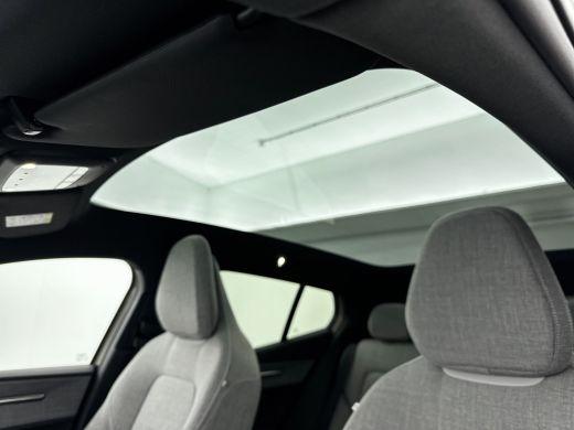 Volvo  EX30 Twin Motor Performance Ultra 69 kWh | 20" | Wool Blend bekleding | Stoel/Stuurverwarming | Getint... ActivLease financial lease
