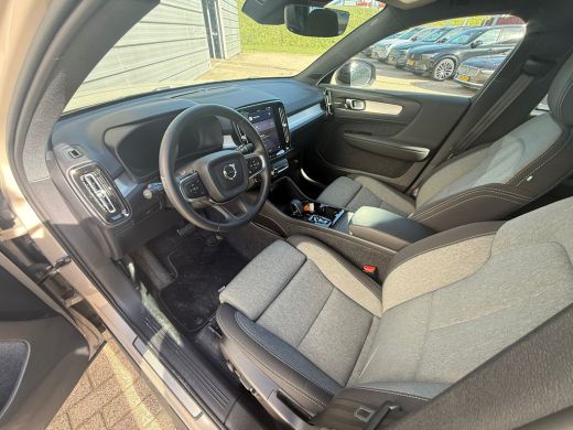 Volvo  XC40 B4 197PK Plus Dark | Trekhaak | Stoel en Stuur Verw. | HK Audio | 19'' AllSeason | Memory ActivLease financial lease