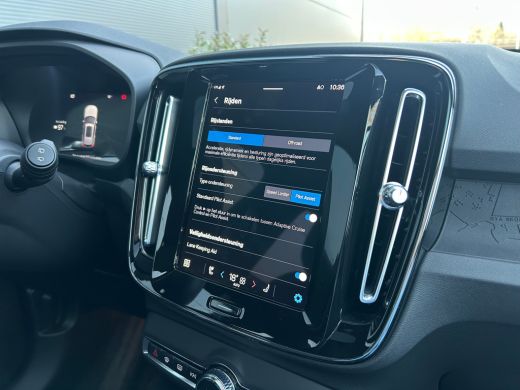 Volvo  XC40 Recharge Ultimate 70 kWh | Audio installatie premium | Cruise control adaptief met Stop&Go en stu... ActivLease financial lease