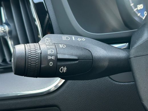 Volvo  XC60 2.0 B5 R-Design | Luchtvering | 360 camera | Sportstoel | Memory | Verwarmde voorruit | Pilot Ass... ActivLease financial lease