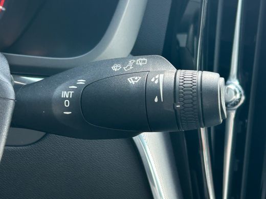 Volvo  XC60 2.0 B5 R-Design | Luchtvering | 360 camera | Sportstoel | Memory | Verwarmde voorruit | Pilot Ass... ActivLease financial lease